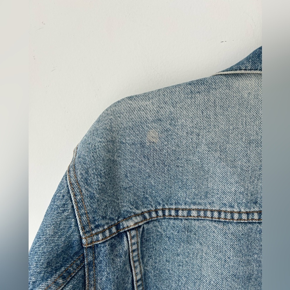 Levi’s Vintage Denim Trucker Jacket Light Wash Distressed Cropped Oversized - Picture 10 of 12
